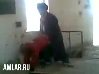 Старик узбек трахает молодую узбечку в заброшенном кишлаке - порно видео на PornoHype.Info 