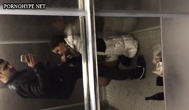 Молодая армянка делает хороший минет своему другу в лифте многоэтажки
