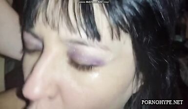 Оральный секс на камеру: горячая жена сосет член мужа