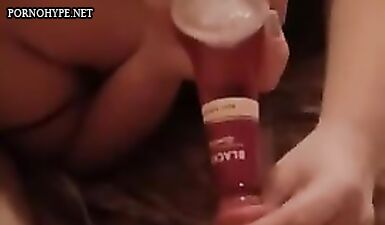 Оральный секс с использованием пивной бутылки: наслаждение оргазмом