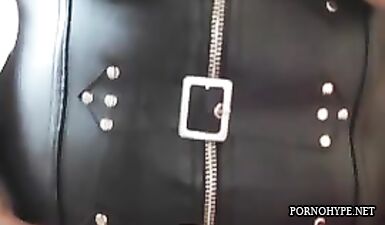 Доминирующая женщина и огромный член: горячее порно видео